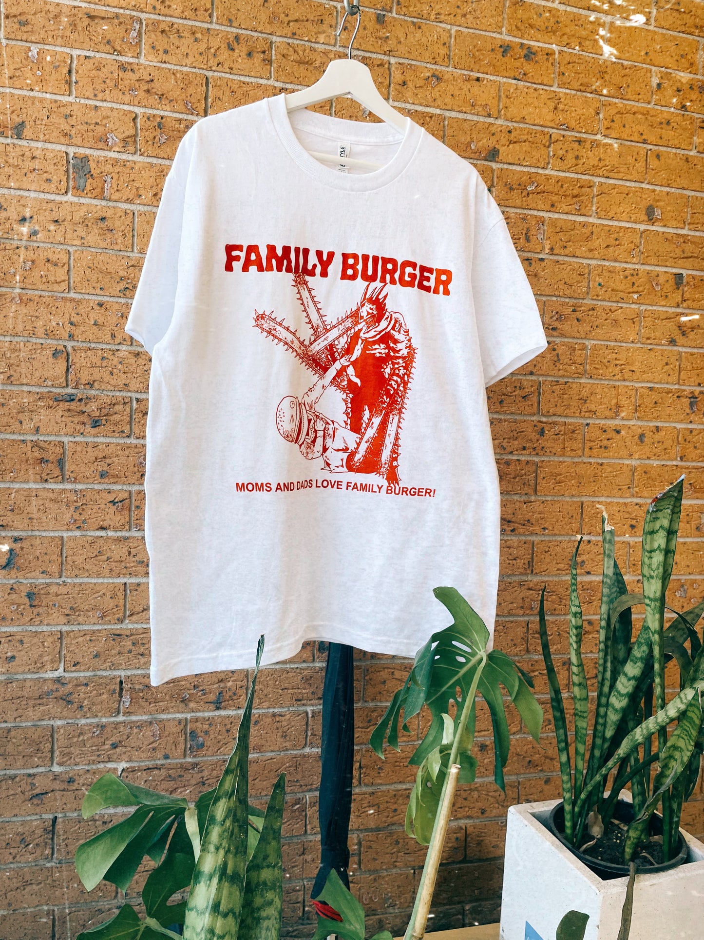 FAMILY BURGER SINGLE SIDED RED (WHITE TEE)